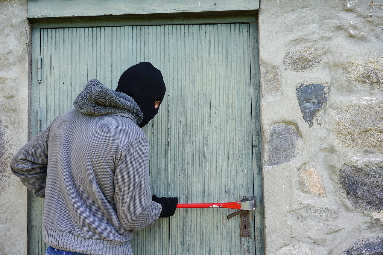What is the Difference Between Robbery and Burglary in Indiana?